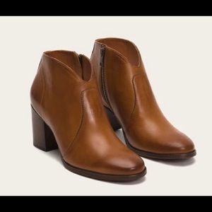 Frye Nora Zip Short Boots / Booties